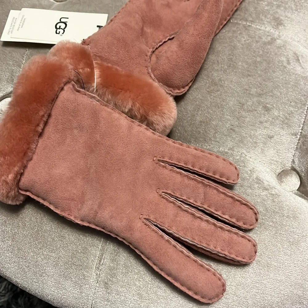 UGG shearling sheepskin mauve gloves, fully lined with fur, new